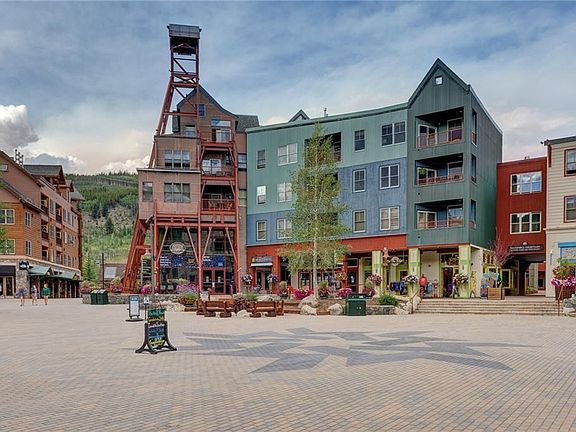 Attractive complex right in the heart of all the a