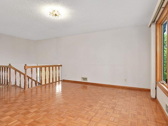 5th image of 4615 Forestview Ln N