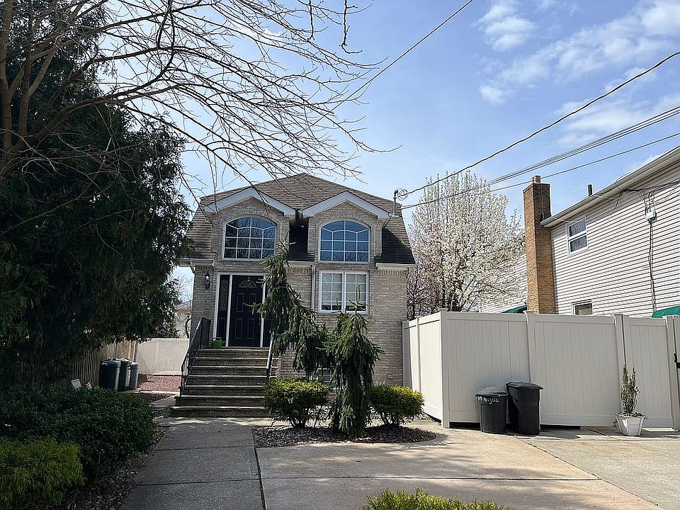 1st image of 208 Giffords Ln