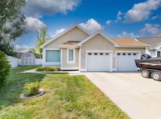 2581 Glen Cir, Grand Forks, ND 58201