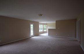 3rd image of 2298 Iris Dr