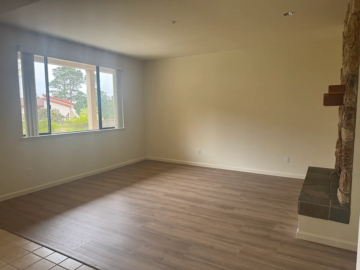 Building Photo - 24525 Outlook Dr #26