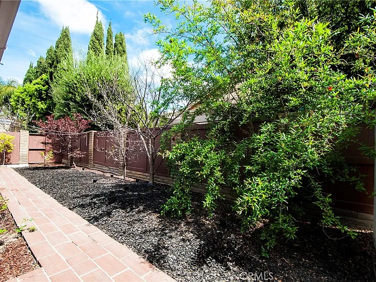 24 Cypress Tree Ln — Photo 32