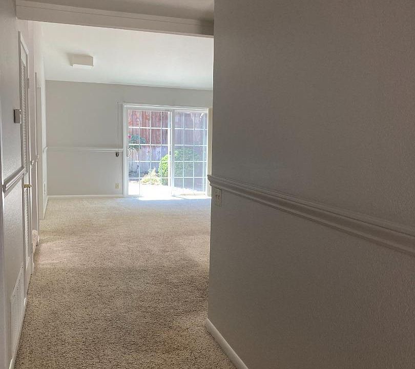 1st image of 4718 Lago Vista Cir