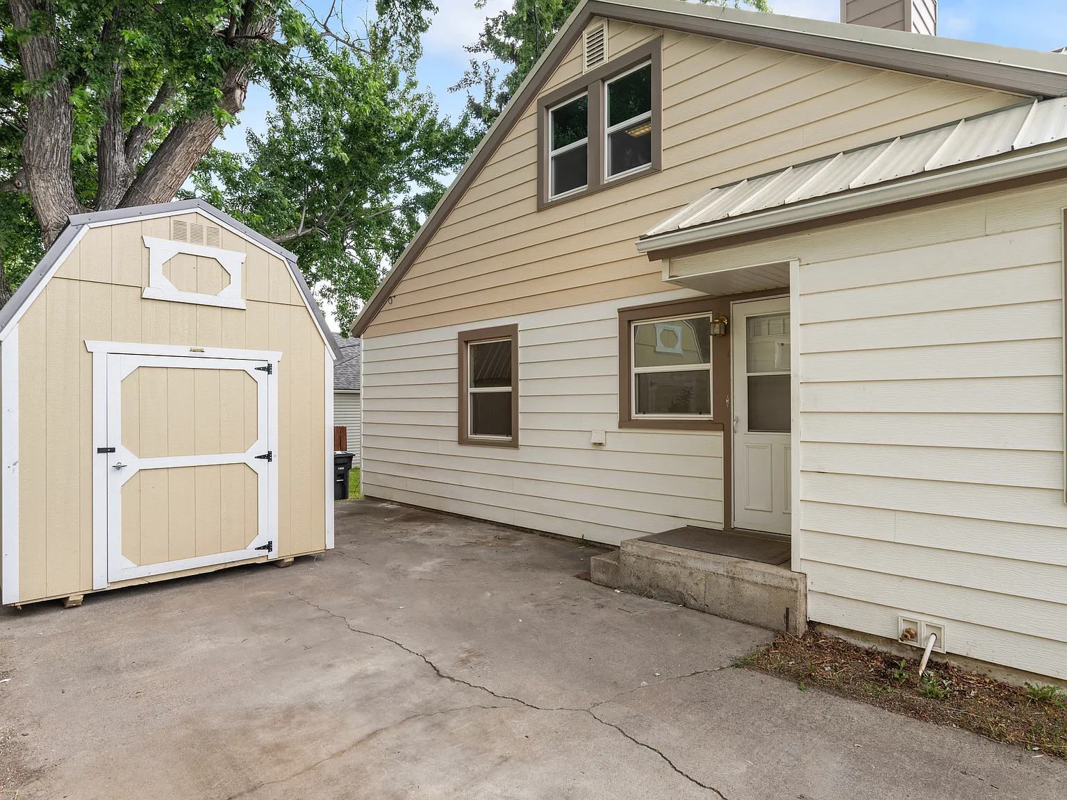 4 bed, 1.5 bath, 2261 sqft, $2,300 — Photo 4