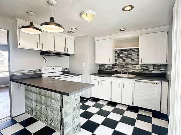 3rd image of 10502 Occident St SW