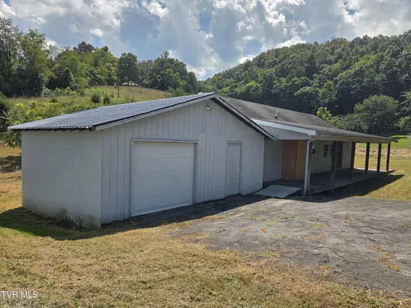 213 Old Oak Ln, Bluff City, TN 37618