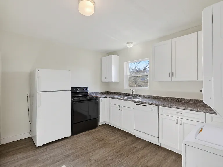 730 NW Ritchie St #A — Photo 15
