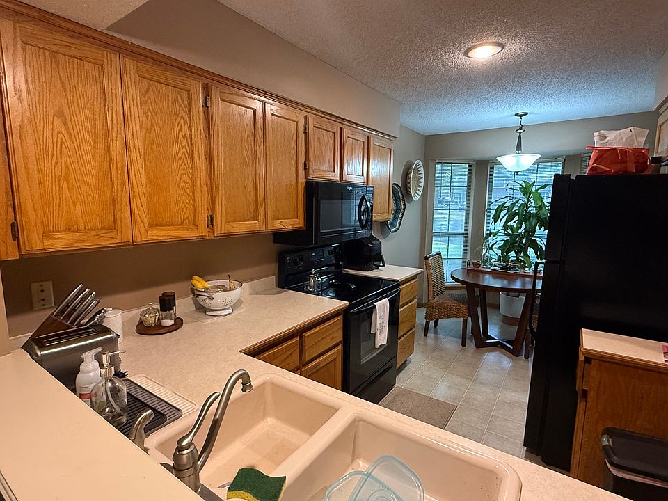 2nd image of 11509 W 113th St #11509