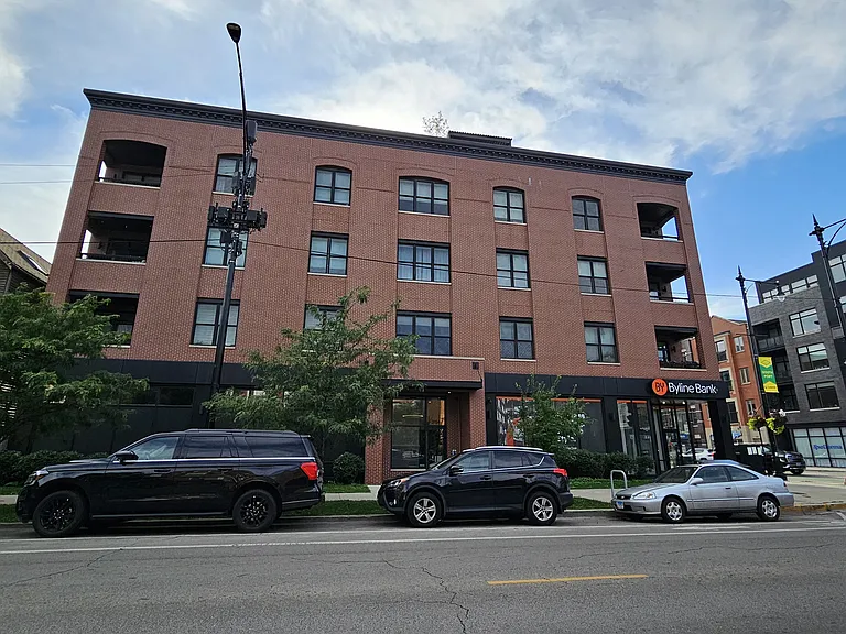 3154 N Southport Ave #202 — Photo 9