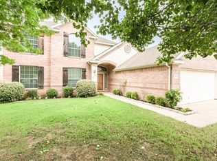 925 Ascension Dr, Hurst, TX 76053