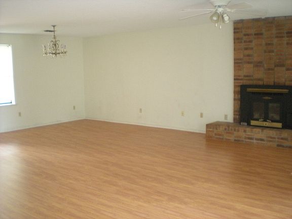2nd image of 7 Birdie Ln