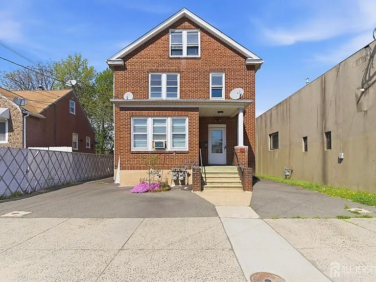 10 Garfield St #2 — Photo 1