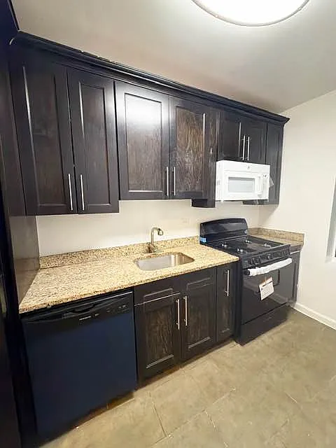 133 Seaman Ave #2