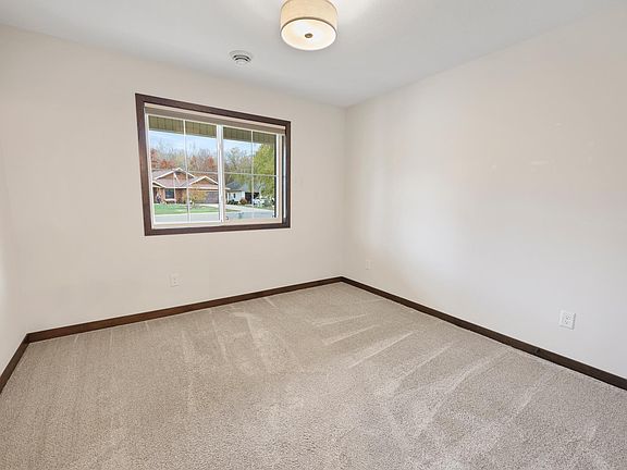 4th image of 2323 40th Ave S