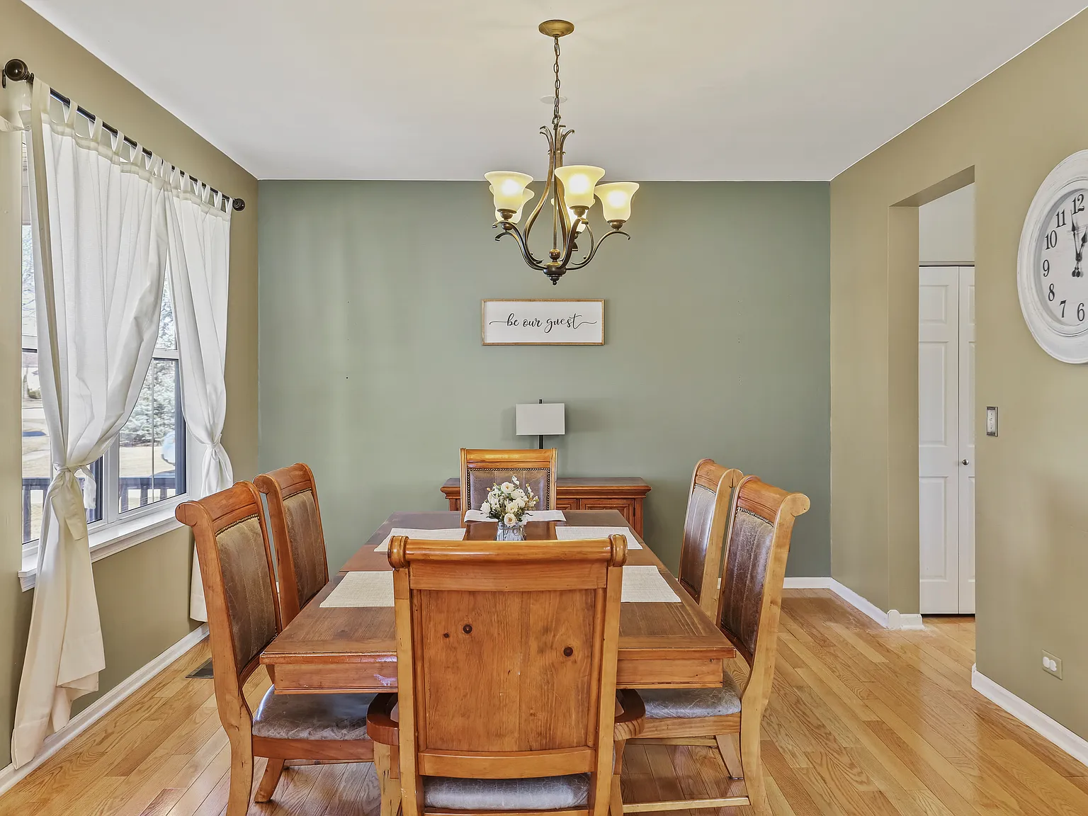 4 bed, 2301 sqft, $5,775 — Photo 4