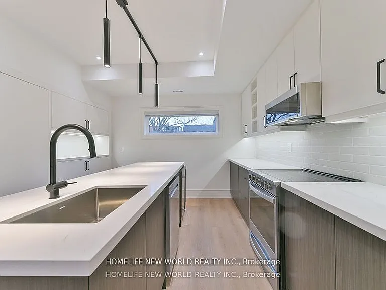 995 Dufferin St #LANEWAY — Photo 6