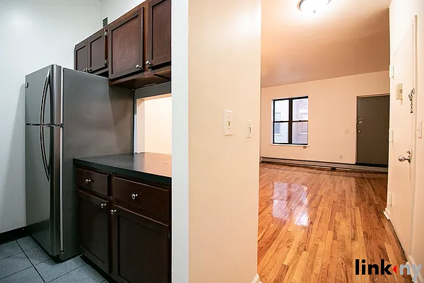Rented by Link NY Realty | media 28