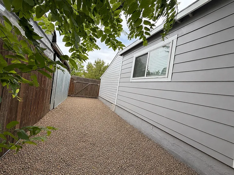 1840 Portland St — Photo 2