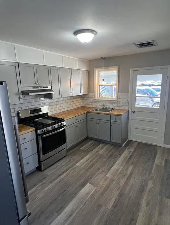 21 Breckenridge St — Photo 2