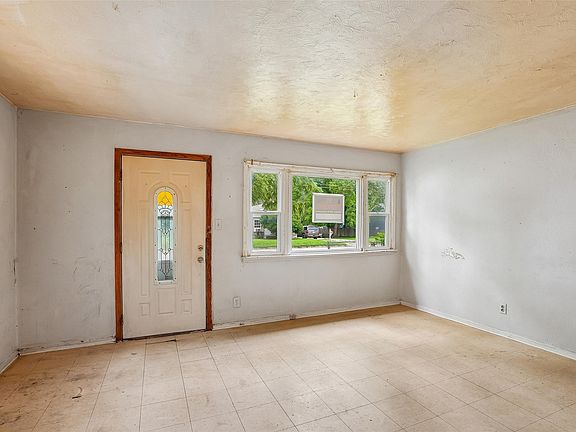 5th image of 2559 Maury St