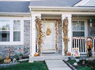 1669 Grantham Ln, Aurora, IL 60503