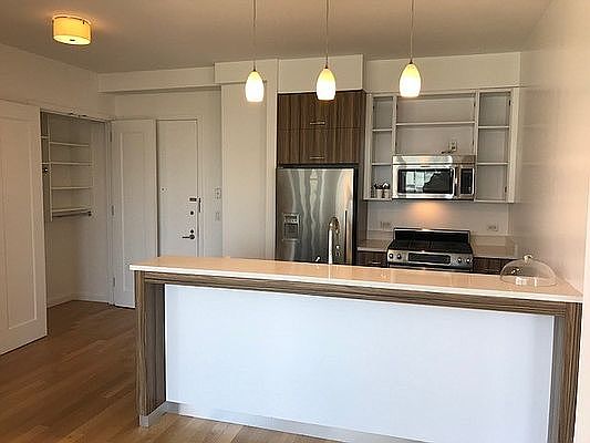 5th image of 775 Columbus Ave APT 7C