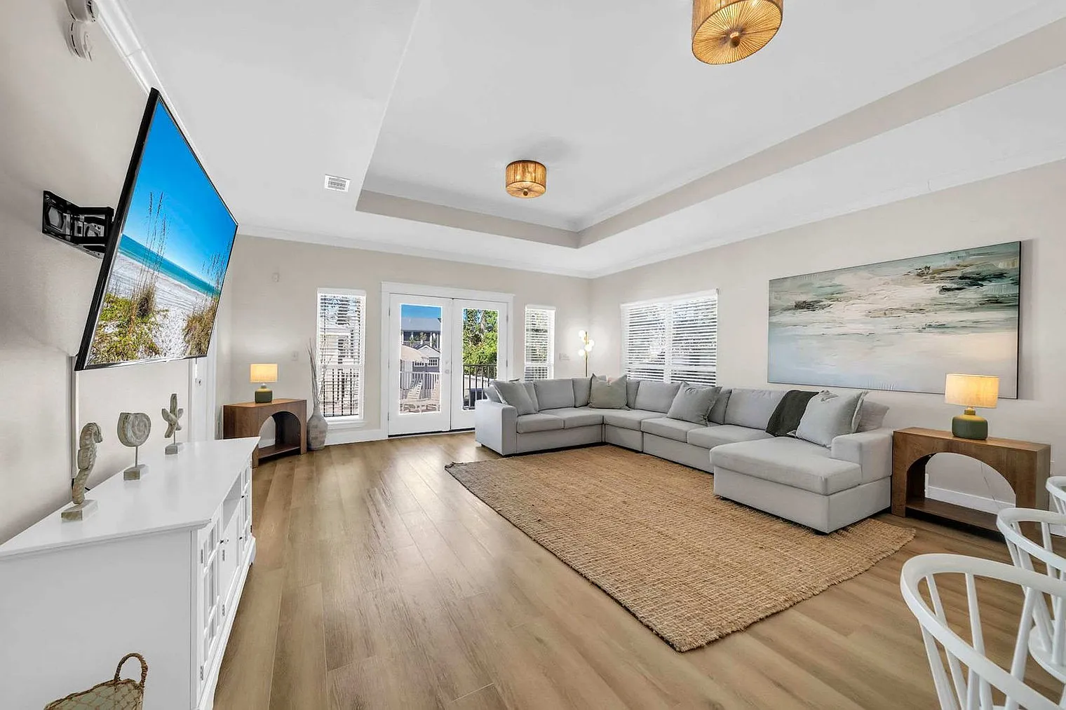 6 bed, 4.0 bath, 2335 sqft, $10,059 — Photo 1