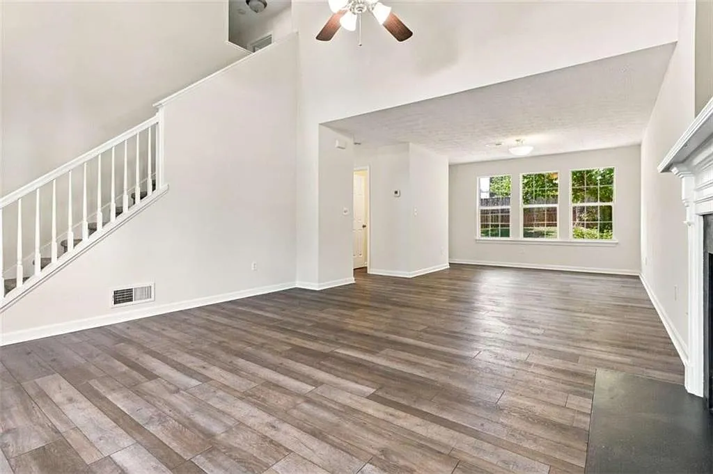 4 bed, 2.5 bath, 1837 sqft, $2,450 — Photo 2