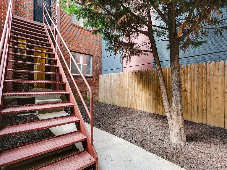 81 Q St SW #2 — Photo 13