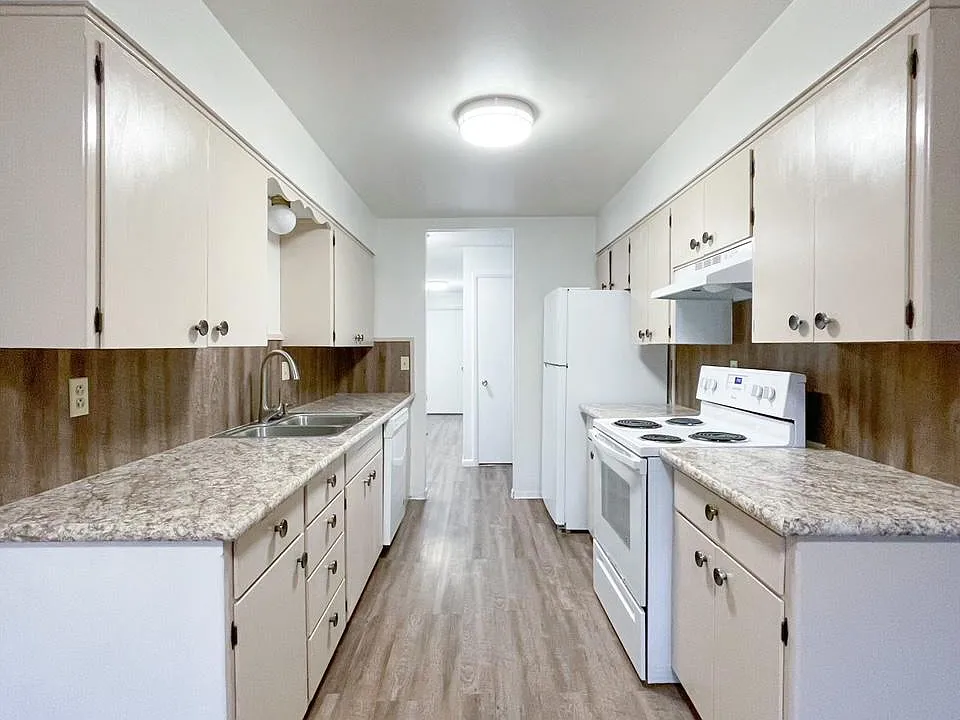 113 E Golgotha St #302
