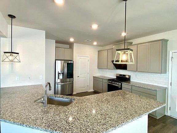 4th image of 601 Count Fleet Ct