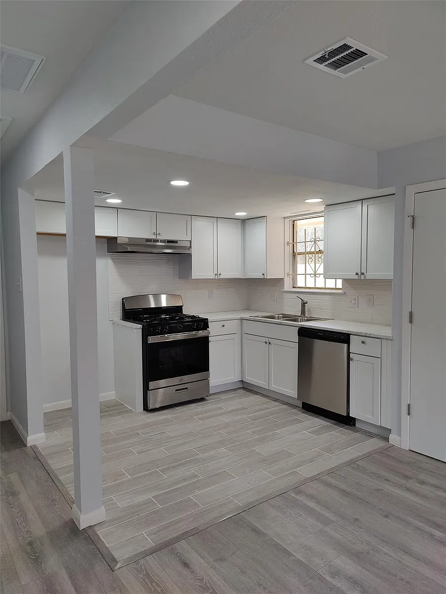 Building Photo - 11731 Fall Meadow Ln