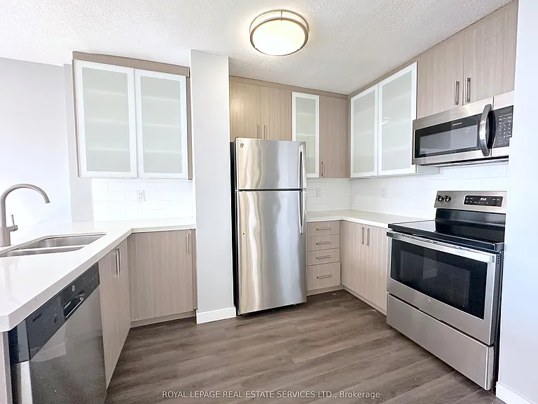 2575 Danforth Ave #2109 — Photo 2