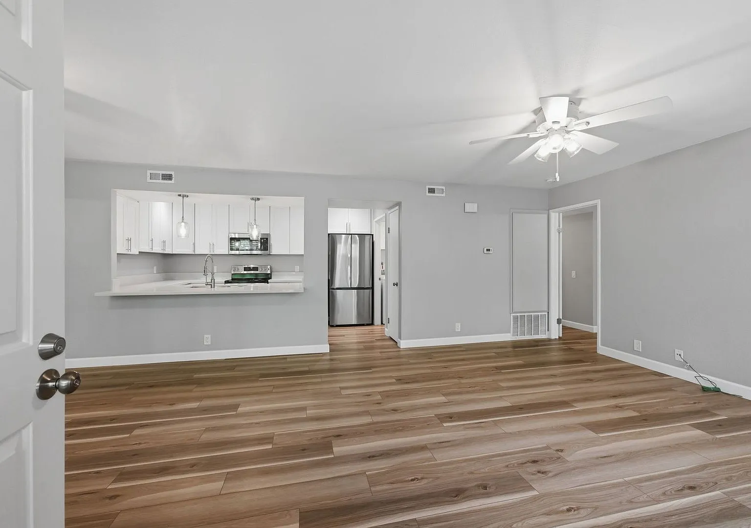 Spacious 2BR Condo in La Jolla Colony | Dual Primary Suites + Parking + In Unit Laundry — Photo 4