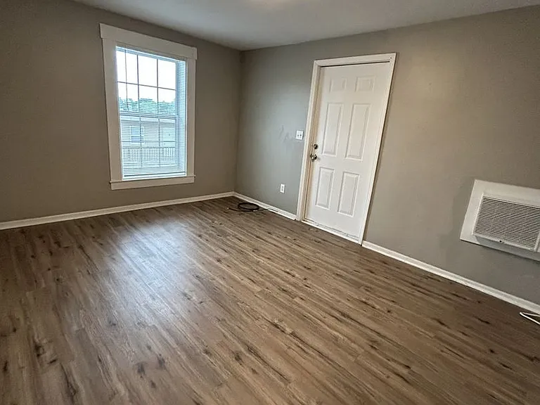 1409 S Broadway St — Photo 2
