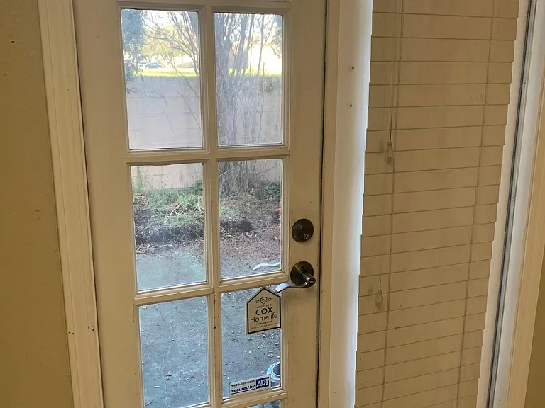 Door from Kitchen to back patio
