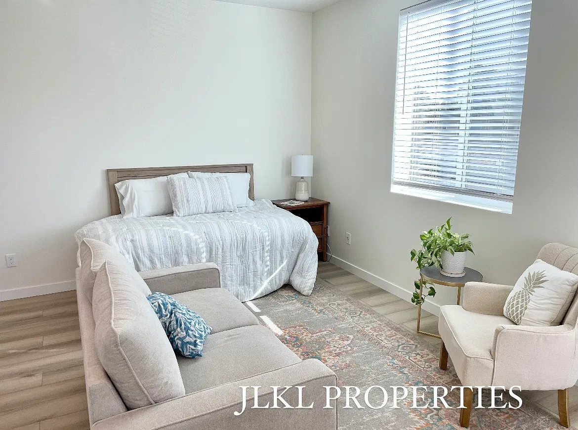 Studio, 440 sqft, $1,995 — Photo 2