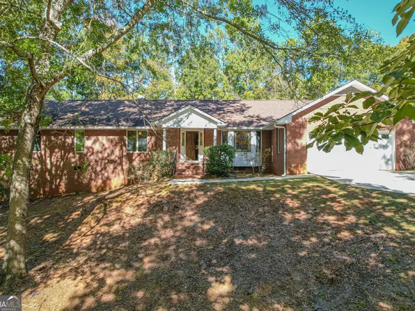 302 Lakeridge Ct, Macon, GA 31211