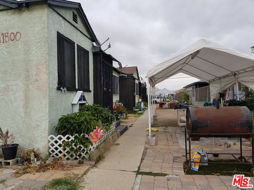 2nd image of 11800 1/2 S Vermont Ave