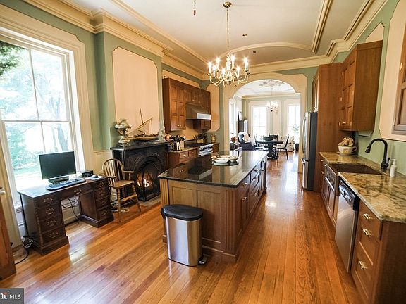 4th image of 807 Weavertown Rd