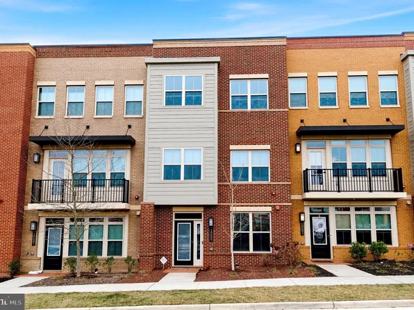 10689 Fairgrounds Dr, Fairfax, VA 22030