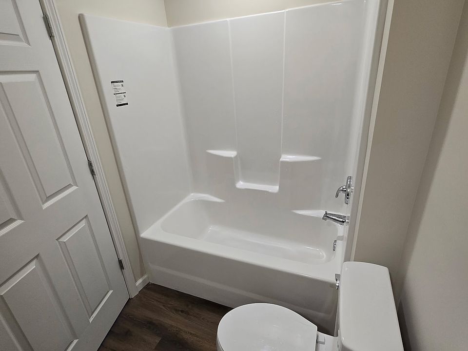 1st image of 720 W 12th St #105