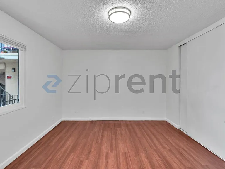 2341 21st St #B — Photo 6