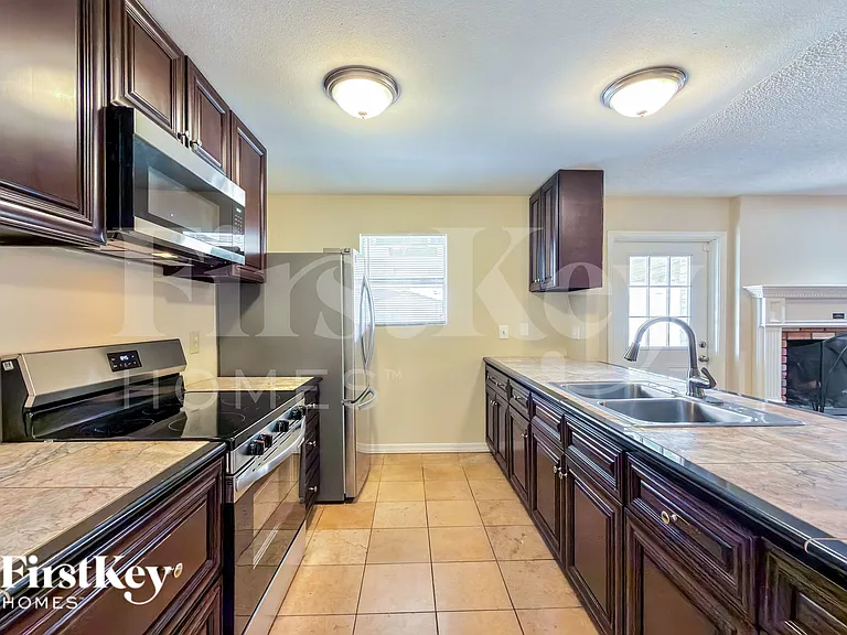 813 E Todd Dr — Photo 9