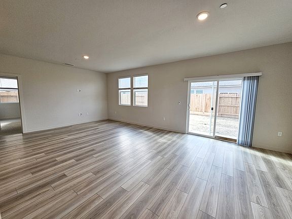 4th image of 1434 S Horizon Cir