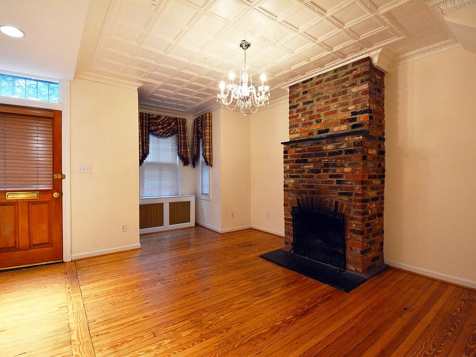 Living Room working masonry fireplace