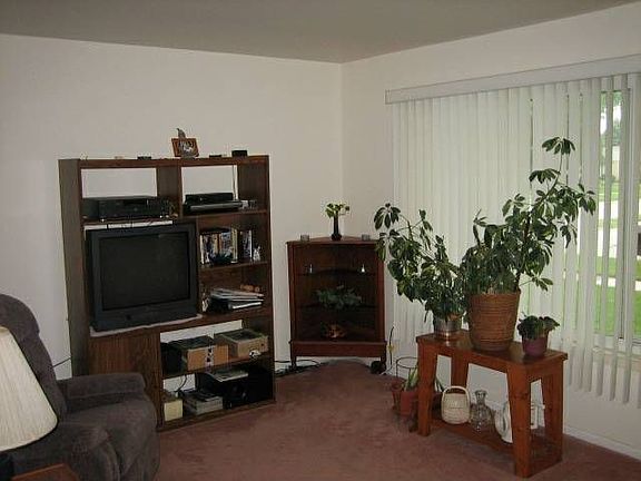 3rd image of 39320 Northampton St