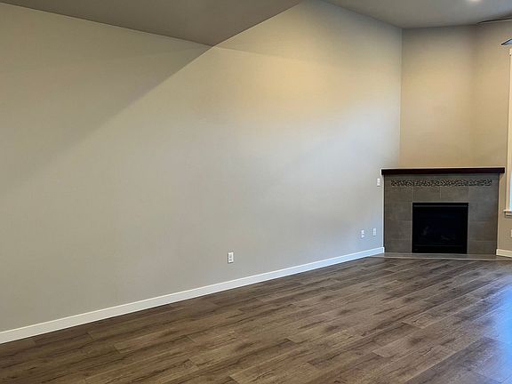 5th image of 11458 Glacier Pl NW