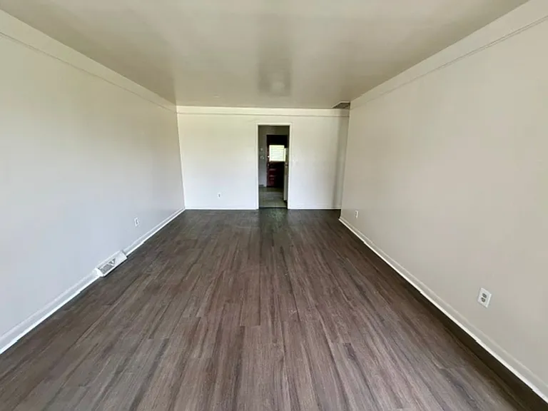 212 Arcola St — Photo 4